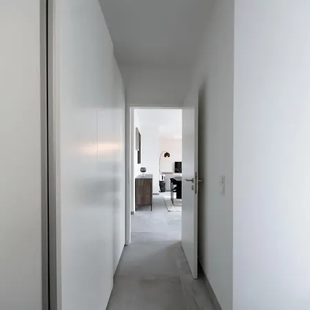 Lux 1br King Bed, Balcony, Near Center *