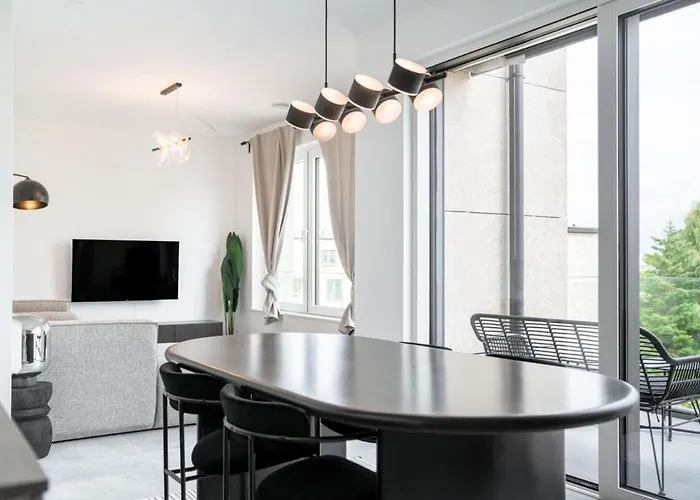 Lux 1br King Bed, Balcony, Near Center 아파트 *