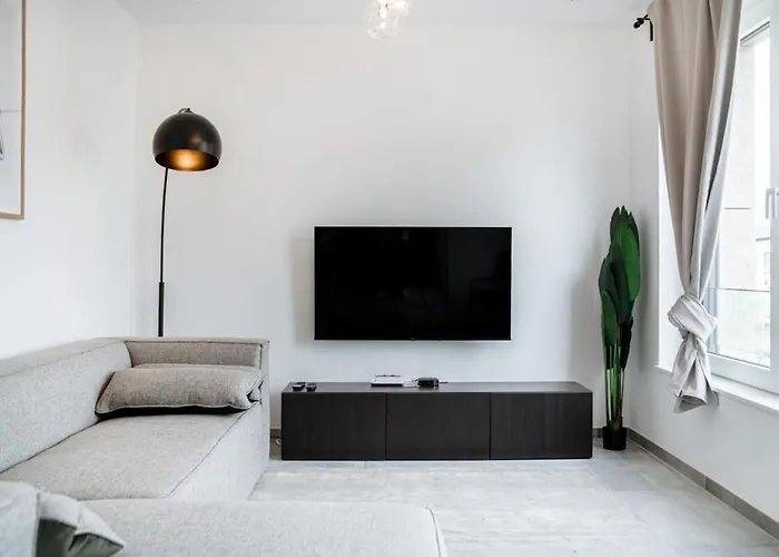 Lux 1br King Bed, Balcony, Near Center