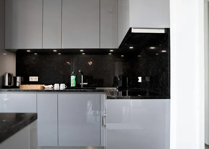 Lux 1br King Bed, Balcony, Near Center 아파트