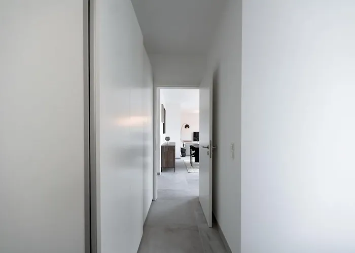 Lux 1br King Bed, Balcony, Near Center *