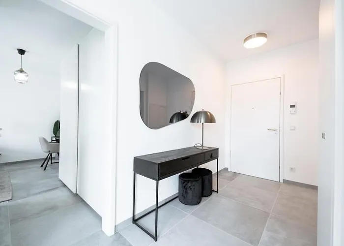 Lux 1br King Bed, Balcony, Near Center 아파트 *