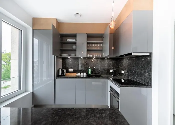 Lux 1br King Bed, Balcony, Near Center 아파트