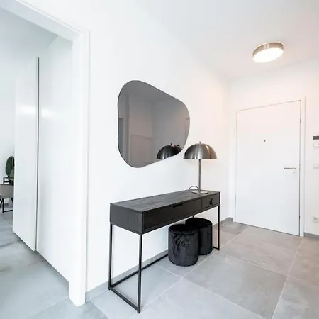 Lux 1br King Bed, Balcony, Near Center Lägenhet *