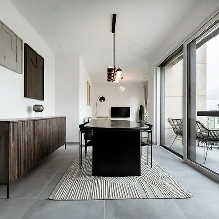 Lägenhet Lux 1br King Bed, Balcony, Near Center *